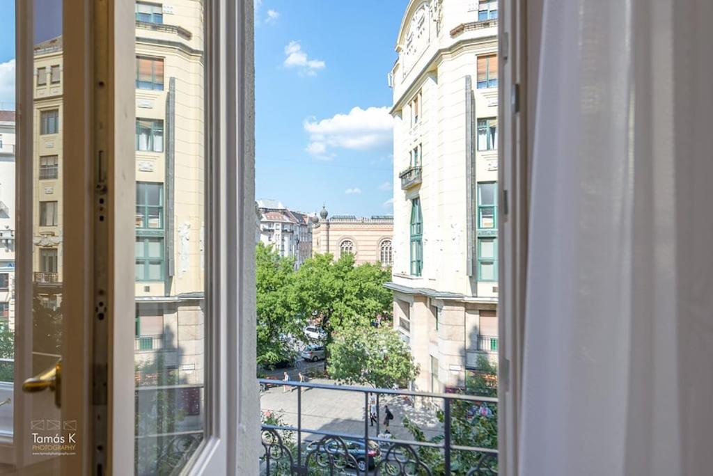 Bpr The Golden Astoria With Balcony And A/C Lägenhet Budapest Exteriör bild